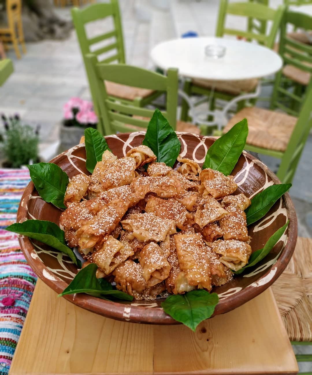 Pasteli on lemon leaves